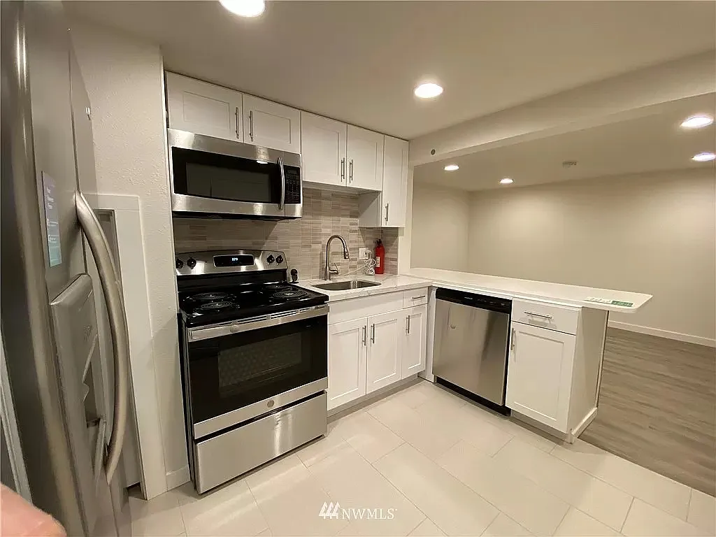 2 bed, 751 sqft, $1,850 — Photo 3