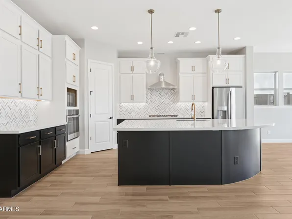 953 W RIDGE Road, Apache Junction, AZ 85120