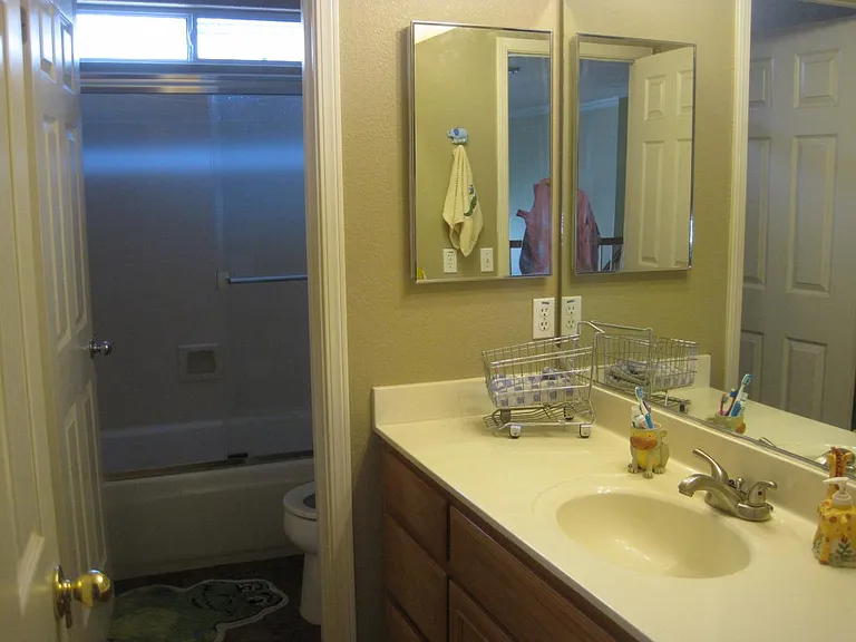 2nd floor bathroom