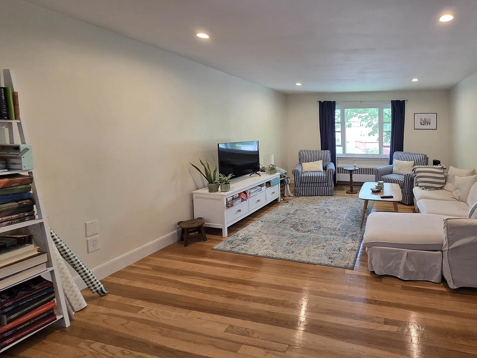 2 bed, 1200 sqft, $3,200 — Photo 2