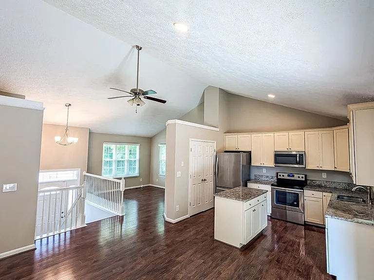 21530 Warwick Ct — Photo 14