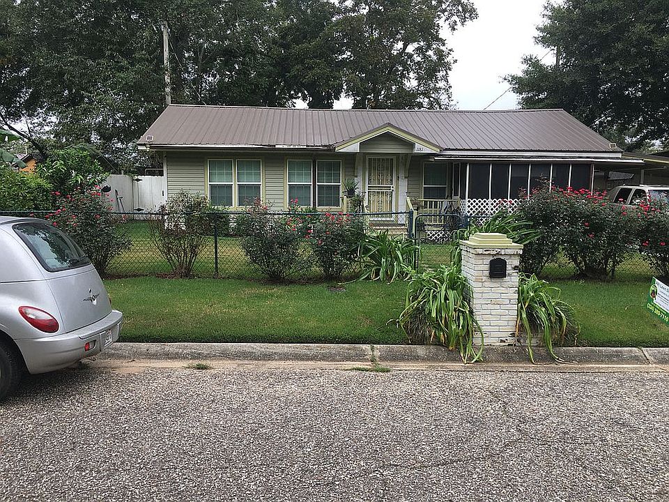 2nd image of 1181 Fir St