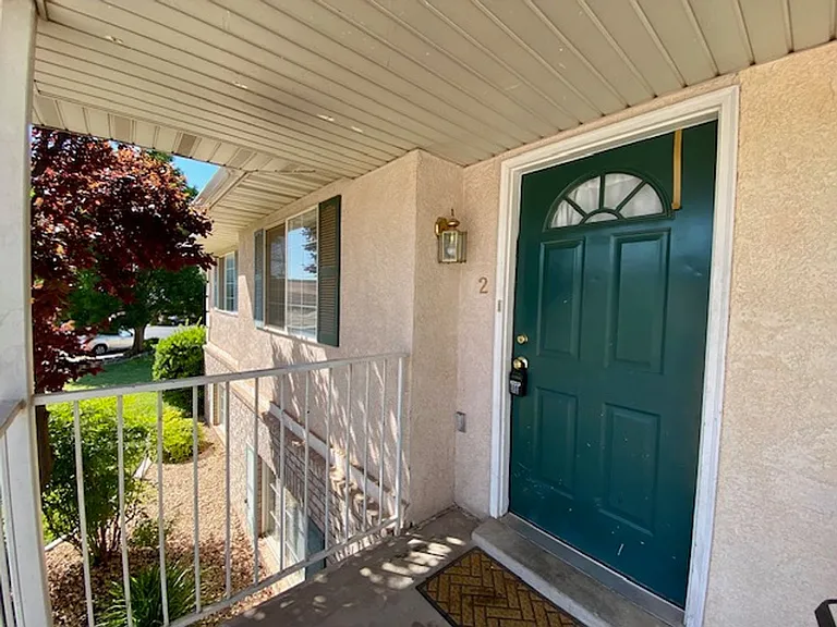 180 E 100 N — Photo 2