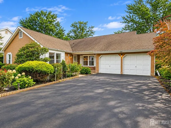 20 Franklin Dr, Plainsboro, NJ 08536