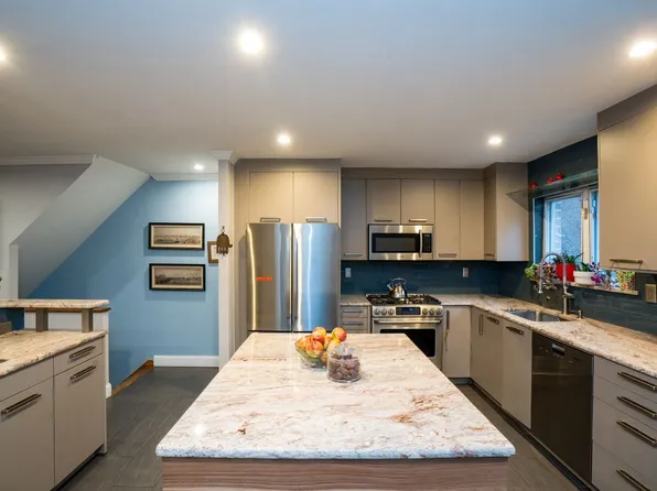 3056 Independence Avenue image 5 of 40