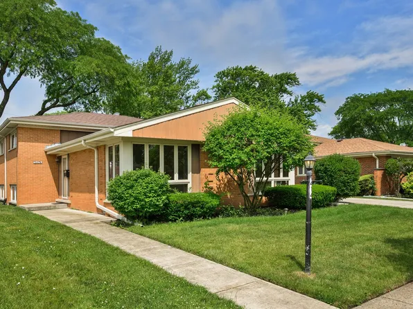 9414 Ozanam Ave, Morton Grove, IL 60053