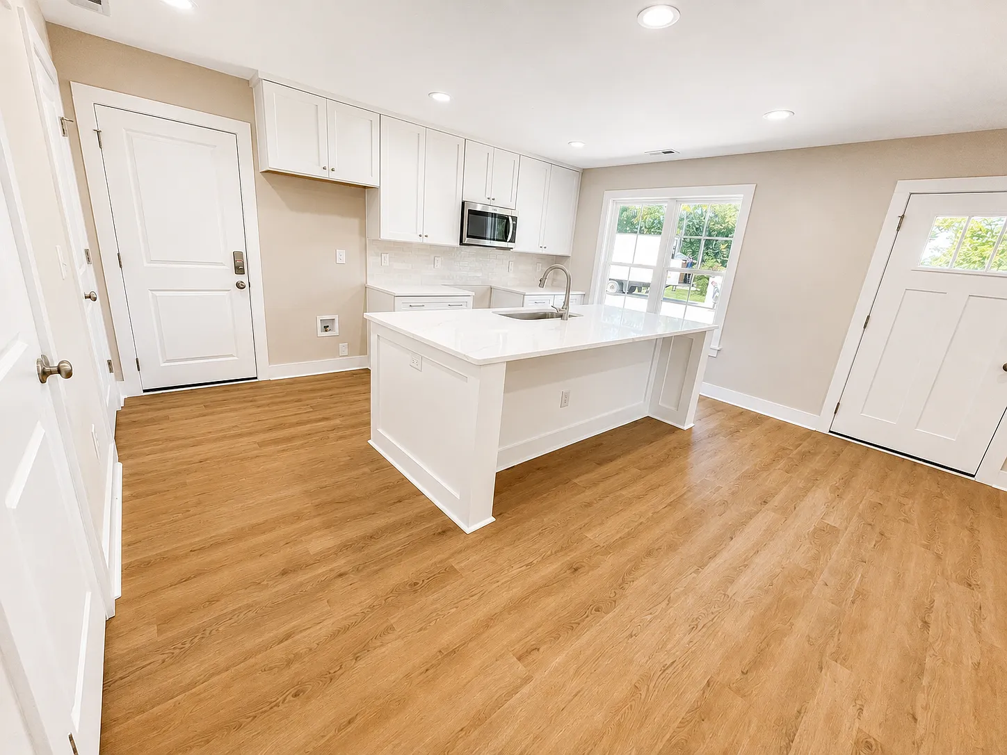 104 N Davis Street — Photo 3