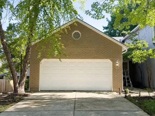 8323 W 120th Ter, Overland Park, KS 66213