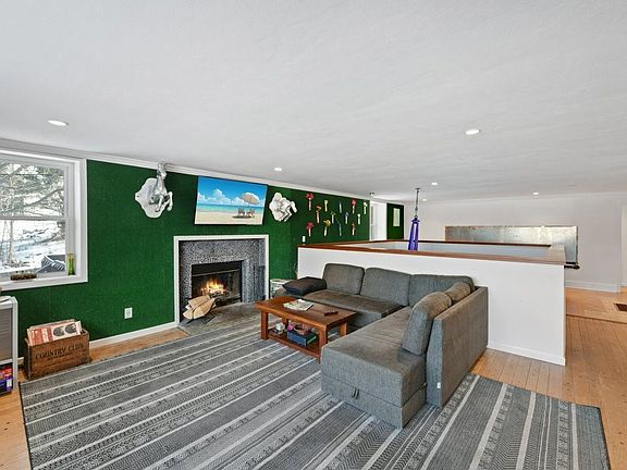 4th image of 28 Michigan Hollow Rd