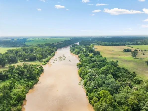 360 Johnson Rd, La Grange, TX 78945