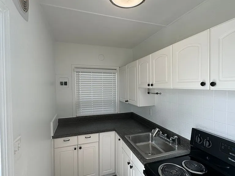 4246&4300 Seagrape Dr #4249-4301 — Photo 6