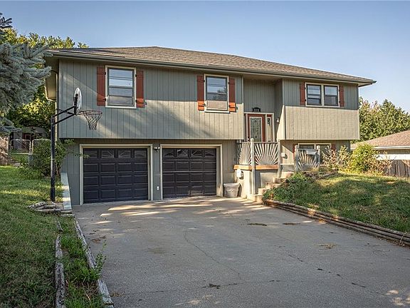 2nd image of 212 Dakota St