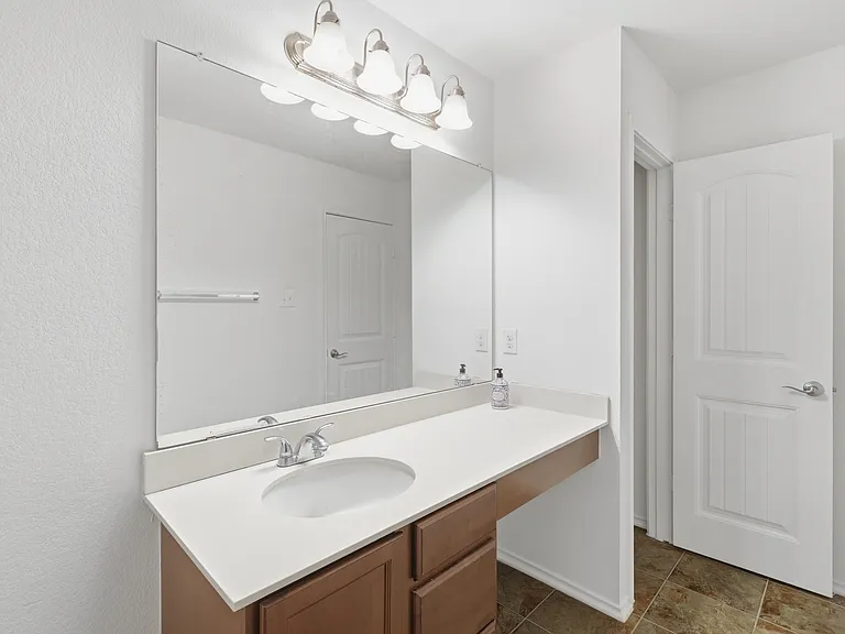11200 Drumellan St — Photo 29