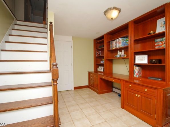 30 Acorn St, Byram Twp., NJ 07874