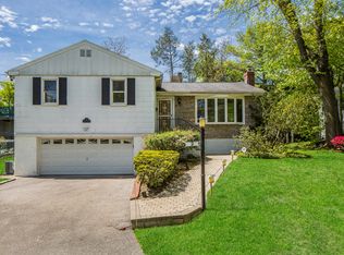 2 Sussex Pl, Bronxville, NY 10708