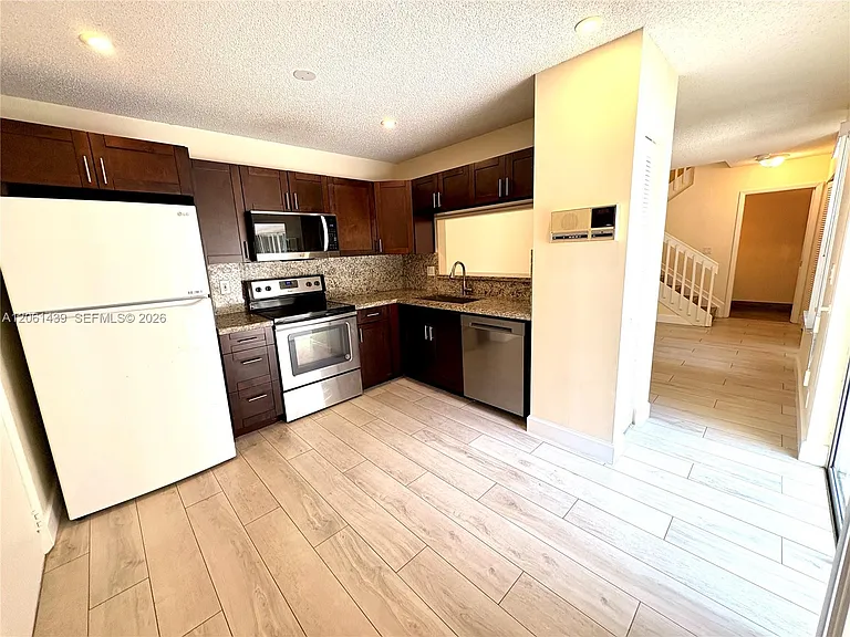 11196 Longboat Dr — Photo 10