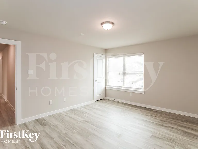 319 Niki Dr — Photo 16