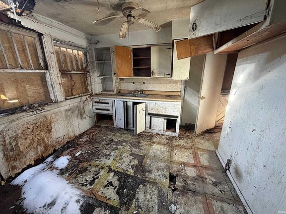 4th image of 609 N Waugh St