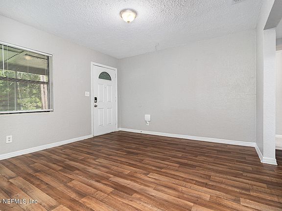 4th image of 1233 DENAUD Street