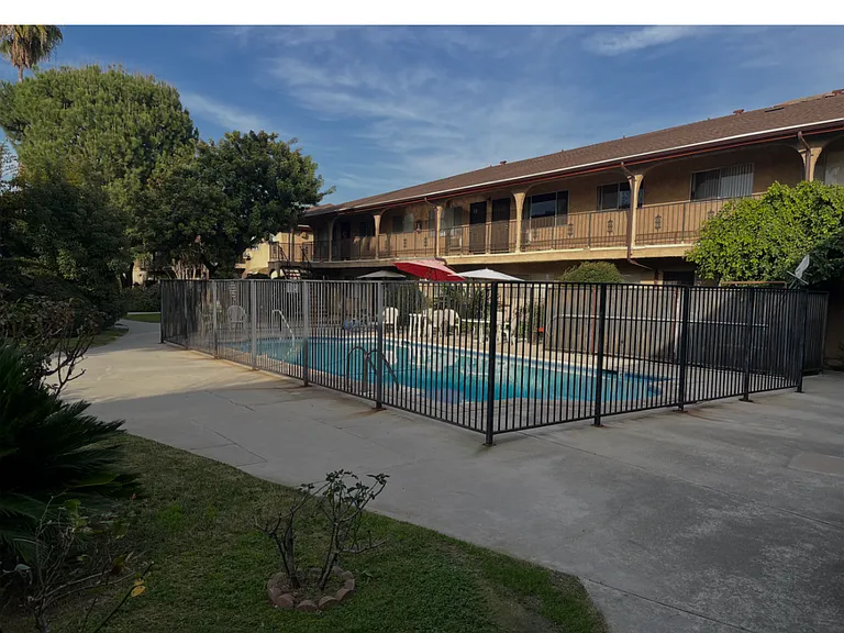 425 Live Oak Ave #103 — Photo 2