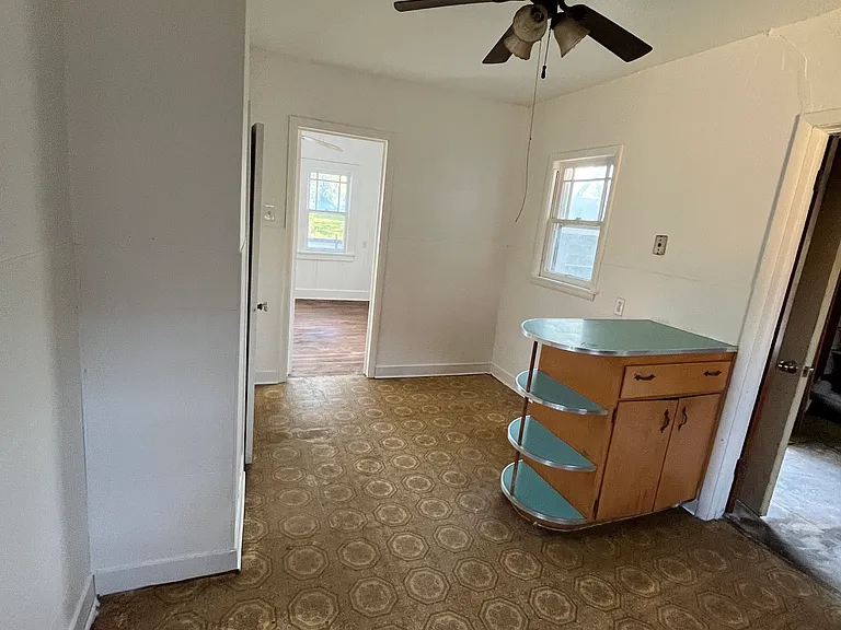 109 S Wald Ave — Photo 6