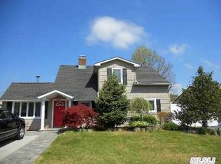 323 Duckpond Dr S, Wantagh, NY 11793