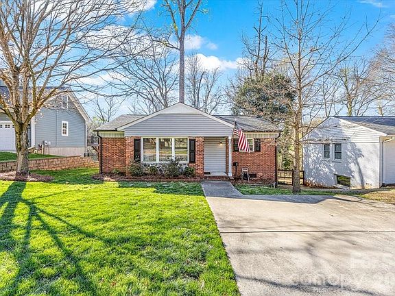 3rd image of 4922 Valley Stream Rd