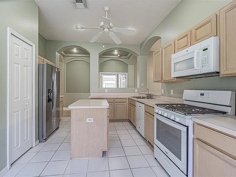 1550 Maximilian Dr — Photo 7
