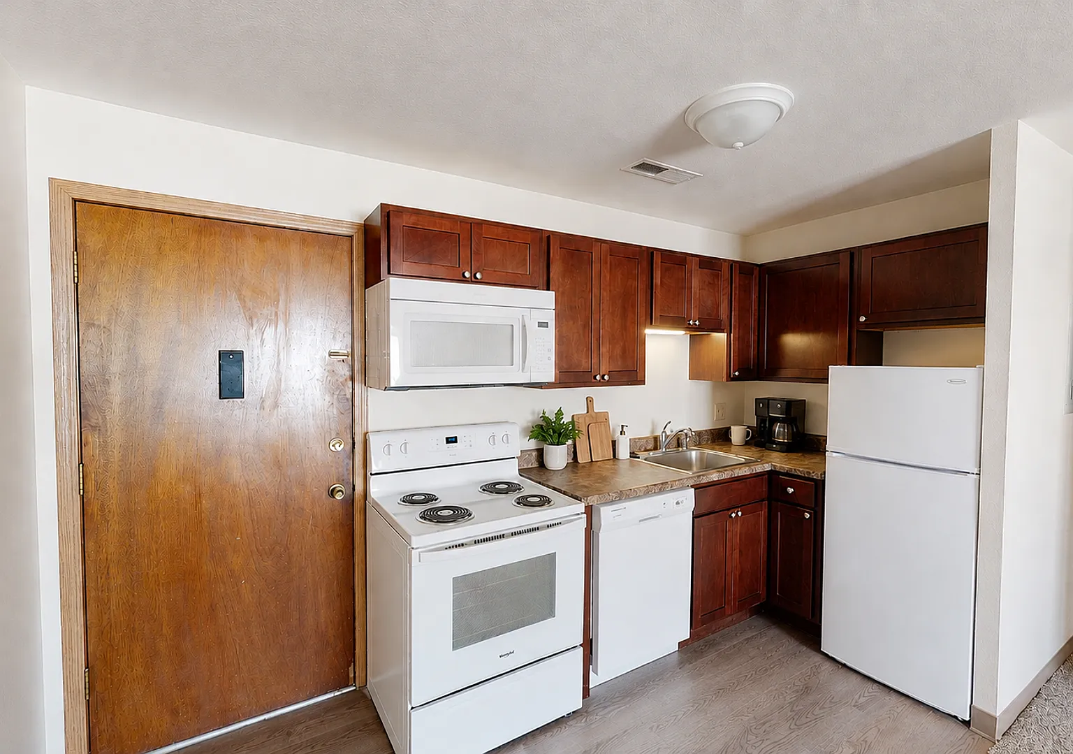 119 N. Hyland — Photo 4