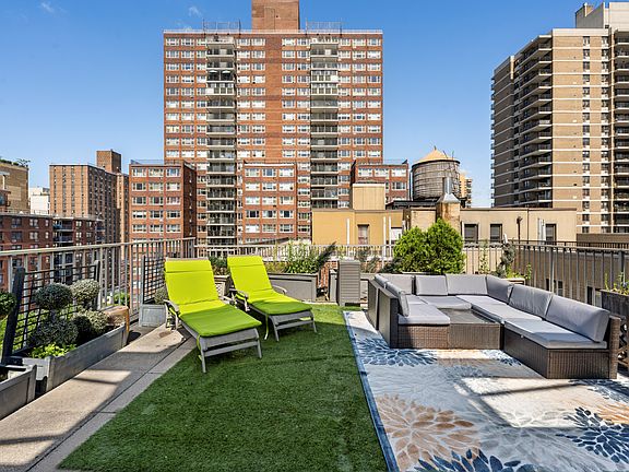 4th image of 150 W 95th St Penthouse 1
