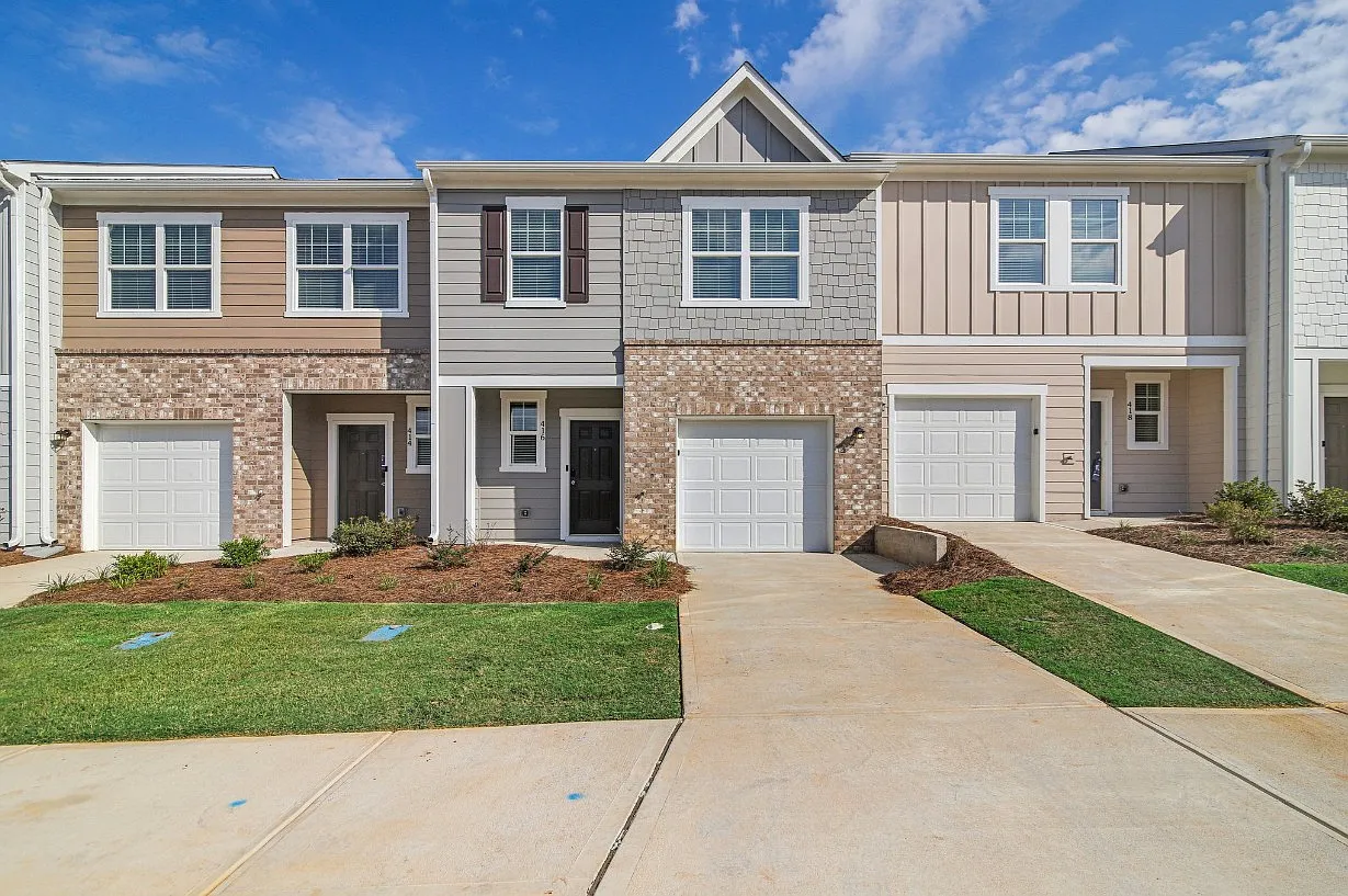 3 bed, 2.5 bath, 1421 sqft, $1,895 — Photo 1