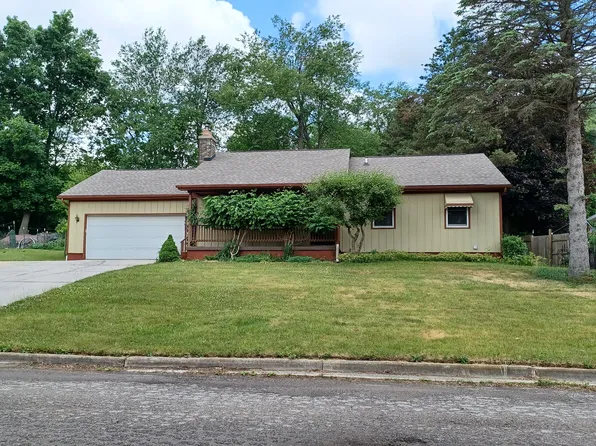 106 Fairview St, Hillsdale, MI 49242