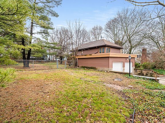 3rd image of 208 Garrison Ave