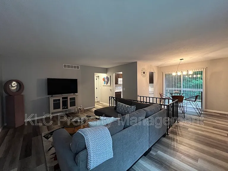 3805 Maquoketa Dr — Photo 3