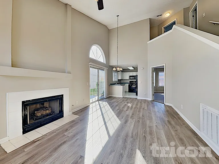 4242 Tenneyson Ln — Photo 2