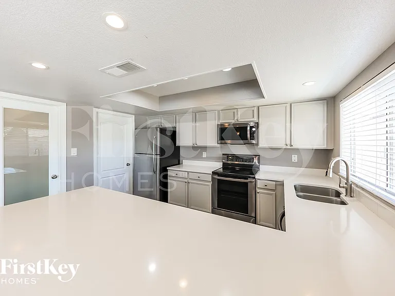 4855 W North Ln — Photo 4