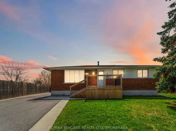4 Rossie Pl, Saint Catharines, ON L2P 2G6