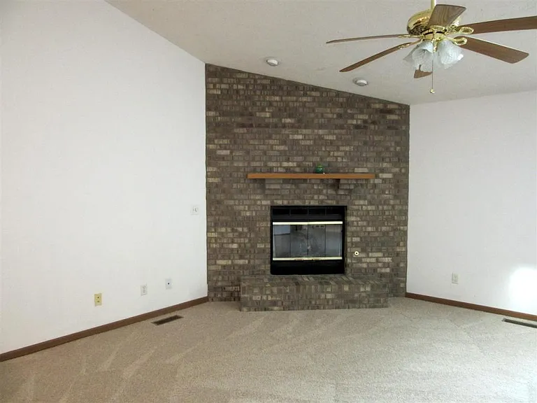1312 Shining Armor Ln — Photo 5
