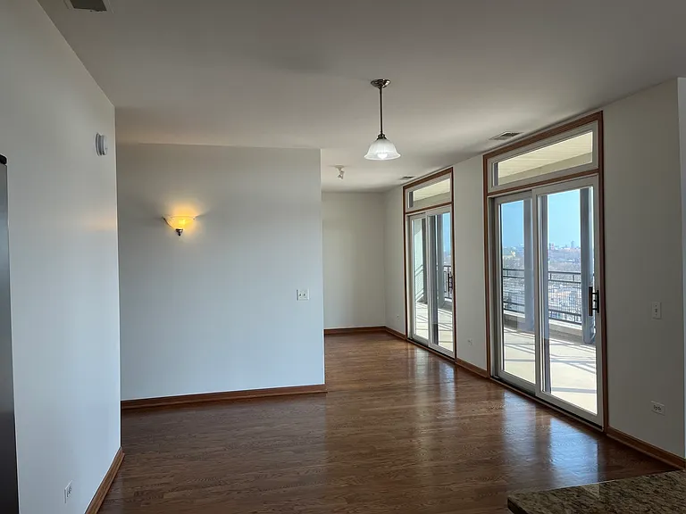 974 W 35th Pl #701 — Photo 12