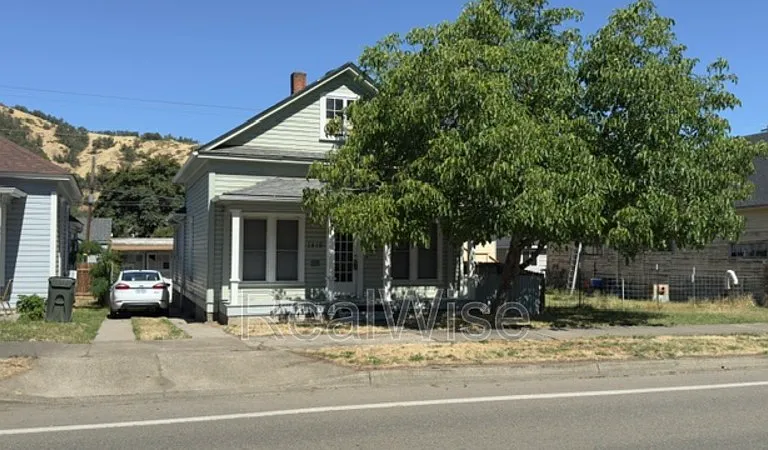 1416 SE Pine St — Photo 1