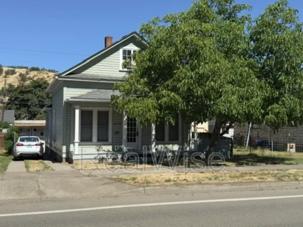 1416 SE Pine St, Roseburg, OR 97470