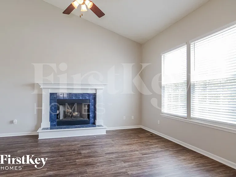 11108 N Lewis Ave — Photo 3