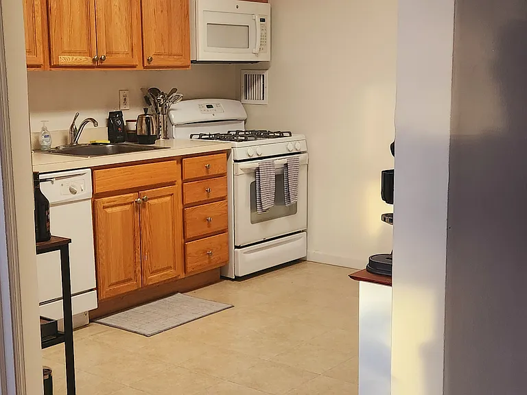 860 E Broadway #7S — Photo 24