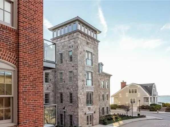 8 Stonington Cmns, Stonington, CT 06378