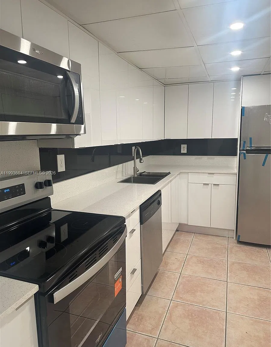 Bayview Palms Condo — Photo 4