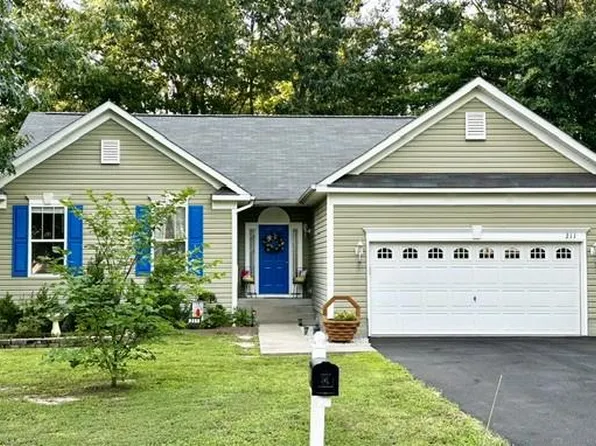 211 Meadow Ave, Colonial Beach, VA 22443
