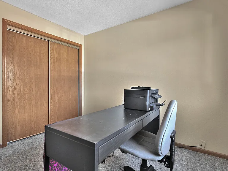 Oakridge Apartments — Photo 20