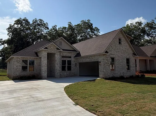 1 Pleasant Oaks Dr, Perry, GA 31069