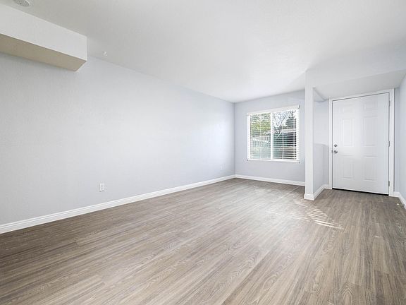 5th image of 637 Quail St Unit B