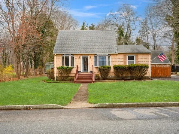 24 South Avenue, Smithtown, NY 11787